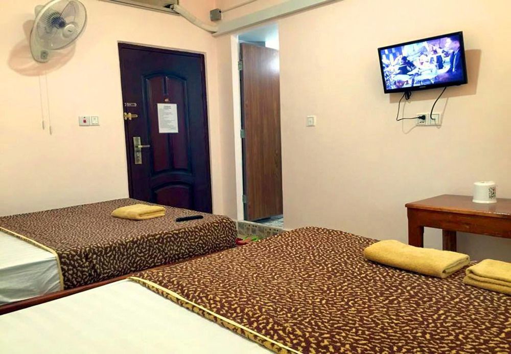First Hotel Battambang Bagian luar foto