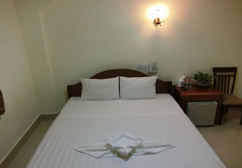 First Hotel Battambang Bagian luar foto