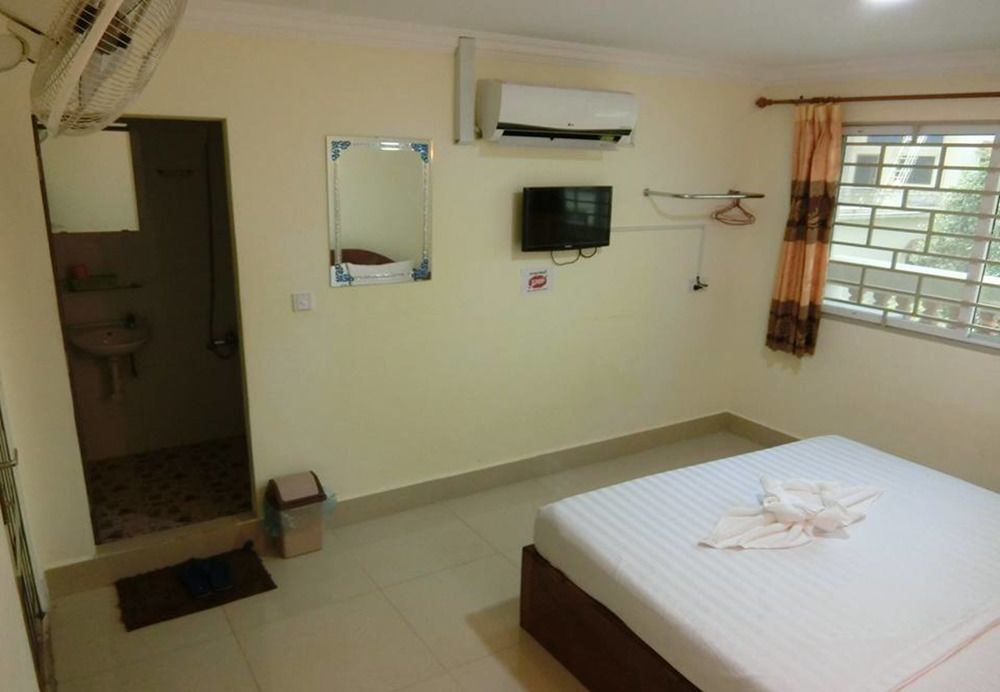 First Hotel Battambang Bagian luar foto