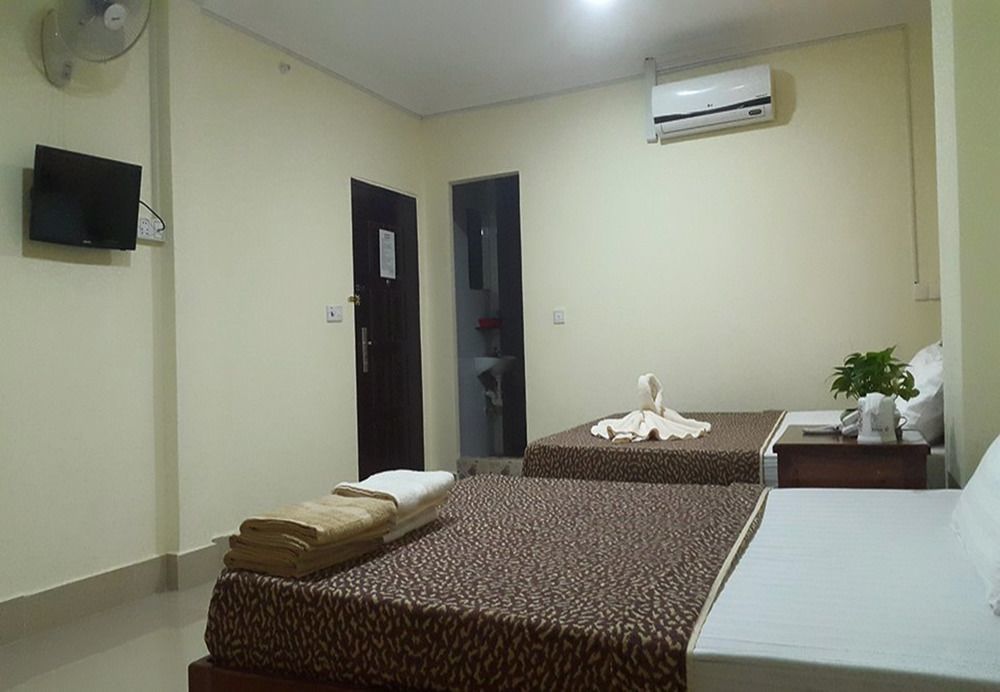First Hotel Battambang Bagian luar foto