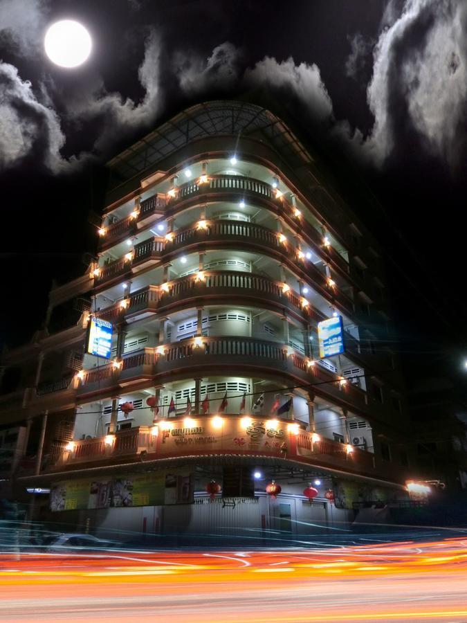 First Hotel Battambang Bagian luar foto