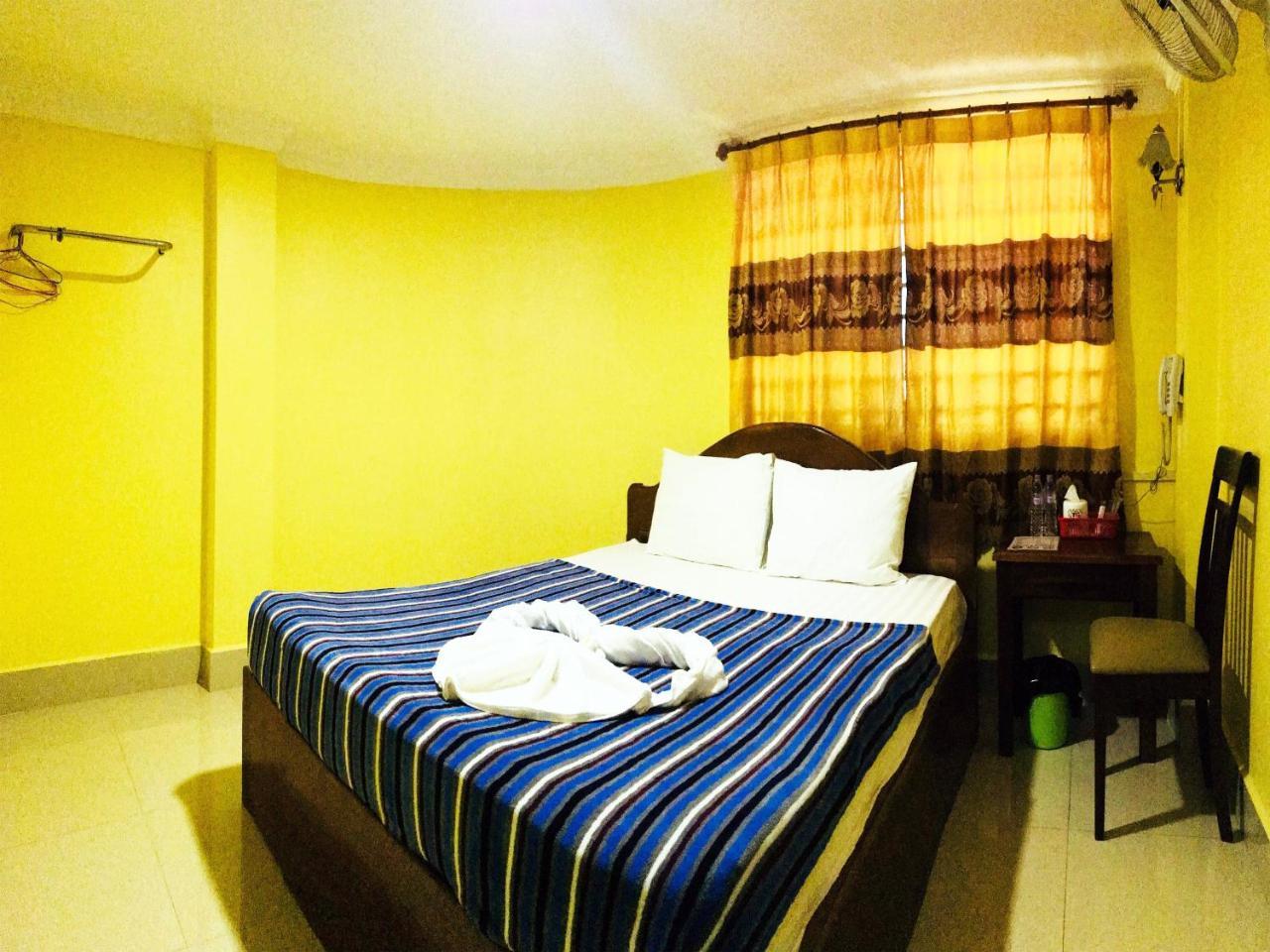 First Hotel Battambang Bagian luar foto