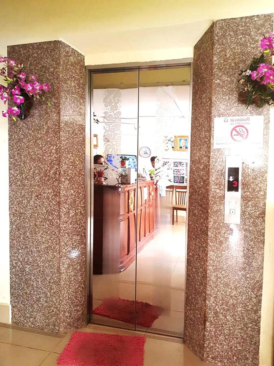 First Hotel Battambang Bagian luar foto